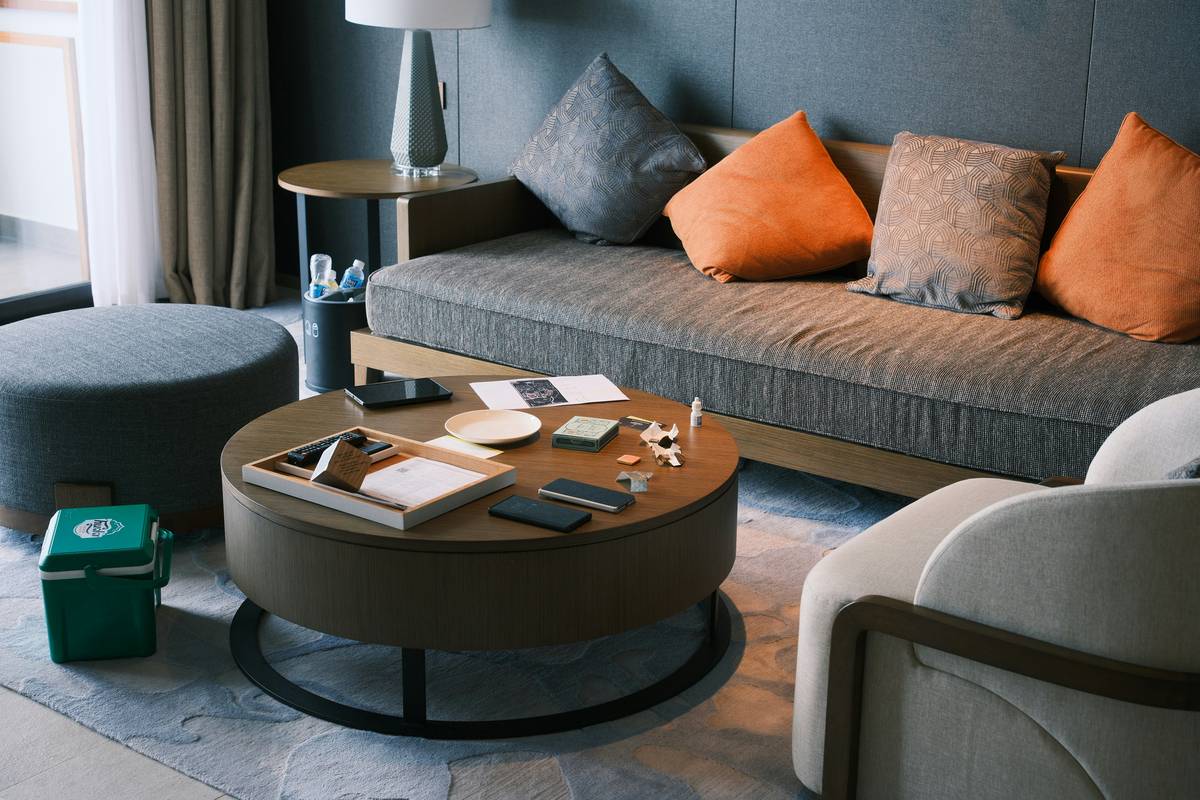 Infographic showing 4 key features of smart space saving furniture: modularity, multi-functionality, seamless tech integration, and compact footprint