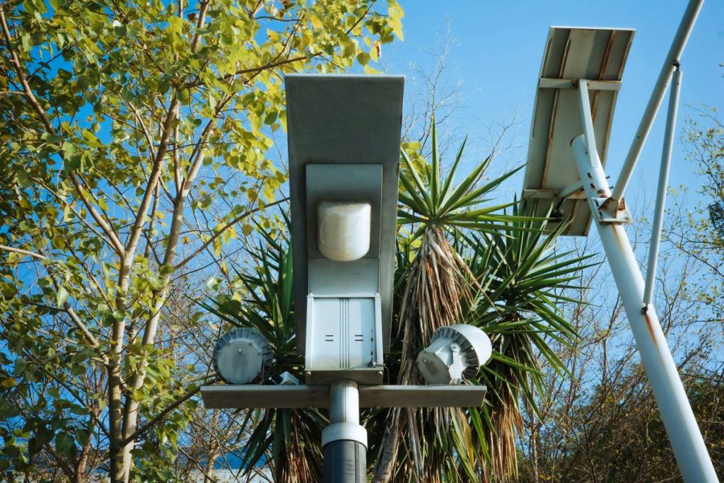 What Is Smart Urban Furniture? Your No-BS Guide to the Future of City Living