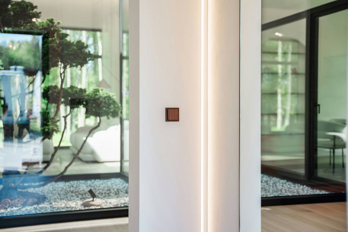 Close-up of living room lamp smart wifi app interface showing color temperature and brightness controls